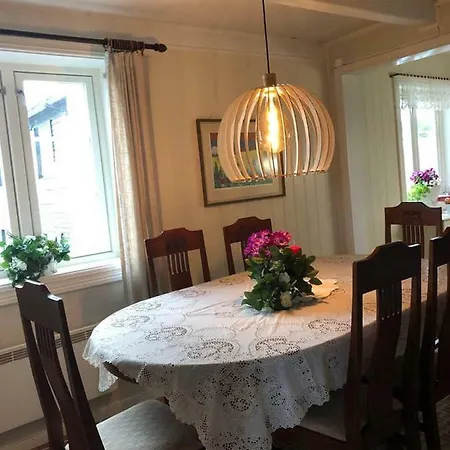 Cozy Sentral House In Prázdninový dům Kabelvåg